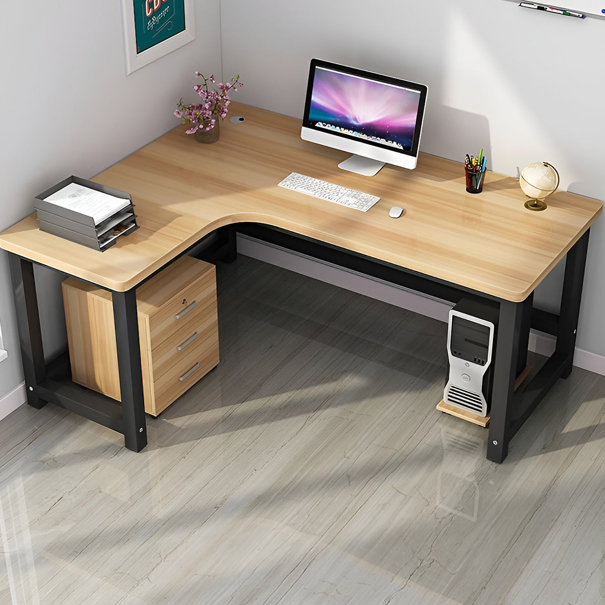 這款多功能現代書桌採用寬大的L形桌面、走線孔、鋼製框架和三聚氰胺貼面，穩固耐用，表面圓潤結實。這款簡約實用的書桌採用胡桃木和黑色打造，非常適合電腦辦公室。產品代碼：CD-A19
